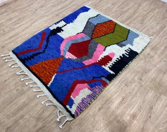 Handgefertigter Bunter Marokkanischer Wollteppich: Berber Boho Decor
