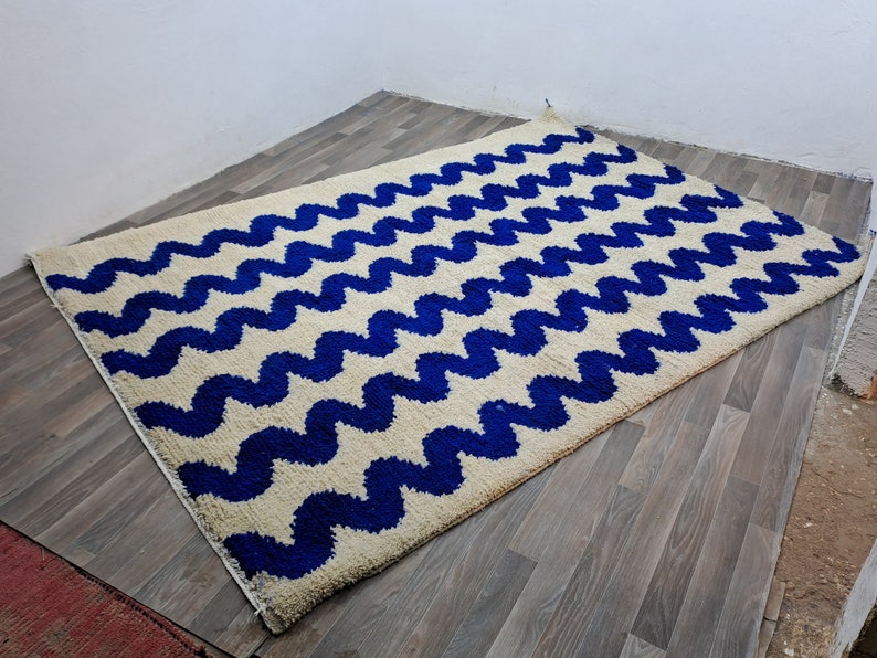WUNDERSCHÖNER BENIOURAIN TEPPICH, Handgeknüpfter Teppich, Azilal Berber Teppich, Azilal Berber Teppich, Blauer Teppich, Wohnzimmer Teppich Bild 9
