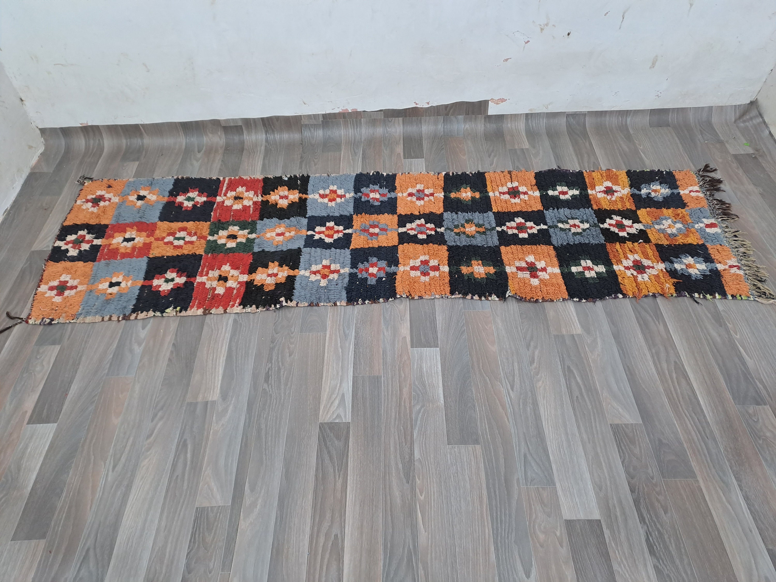 モロッコのベルベルラグ：ヴィンテージの手織りウール - カラフルで