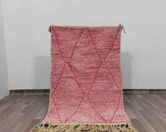 Pink Moroccan Wool Rug: Hand-Knotted Berber Style