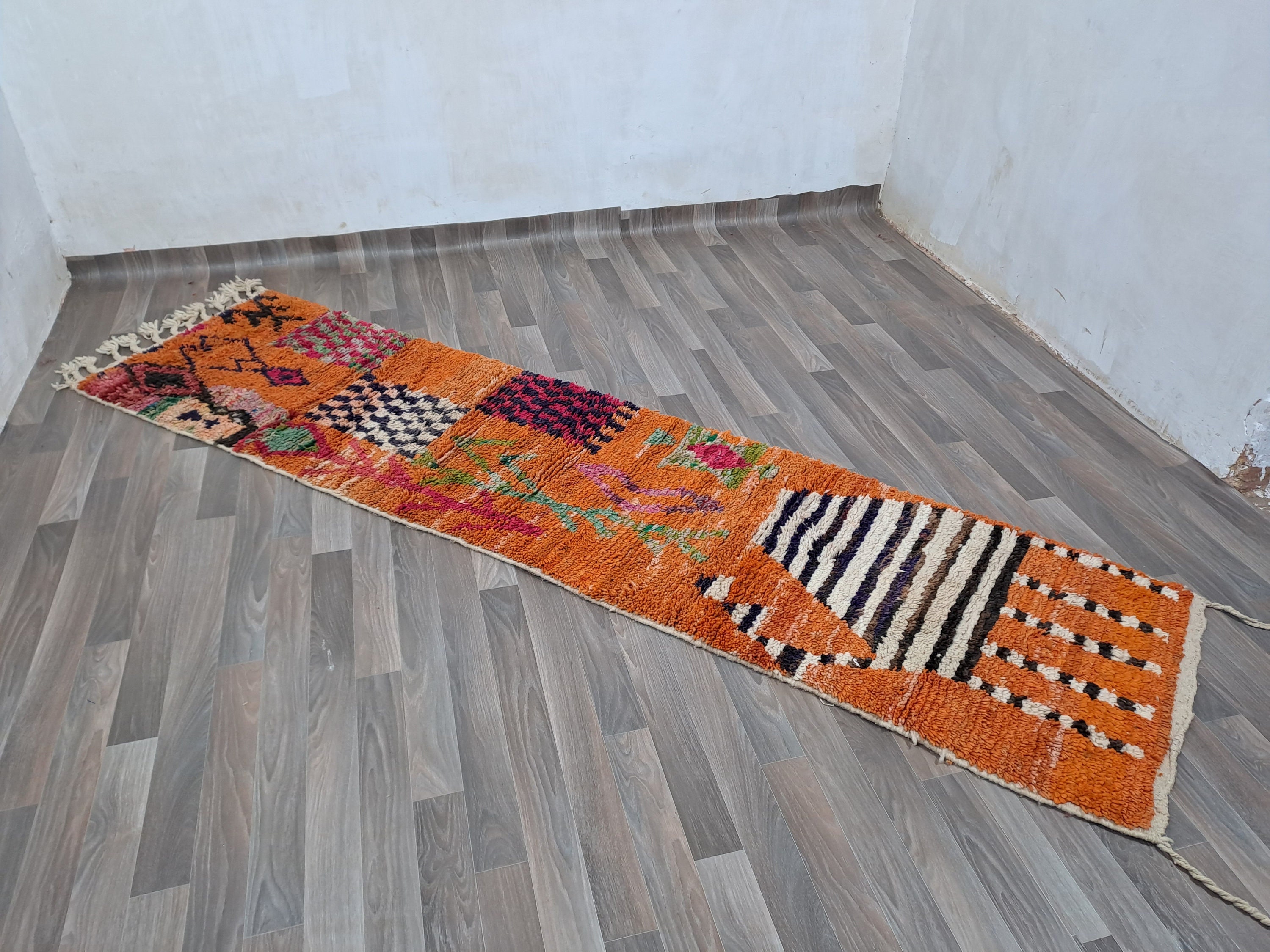 モロッコウールラグ - 鮮やかなオレンジ、手織りボヘミアンスタイル