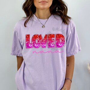 Nana PNG, Diseño de camisa del Día de las Madres con lentejuelas falsas brillantes, Letras bordadas de Nana amada PNG, PNG del Día de las Madres, Diseño de camisa Nana