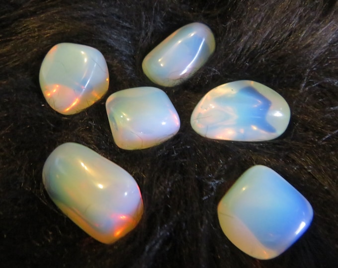1 Stück Opalith Trommelstein (synthetischer Opal aus Glas)