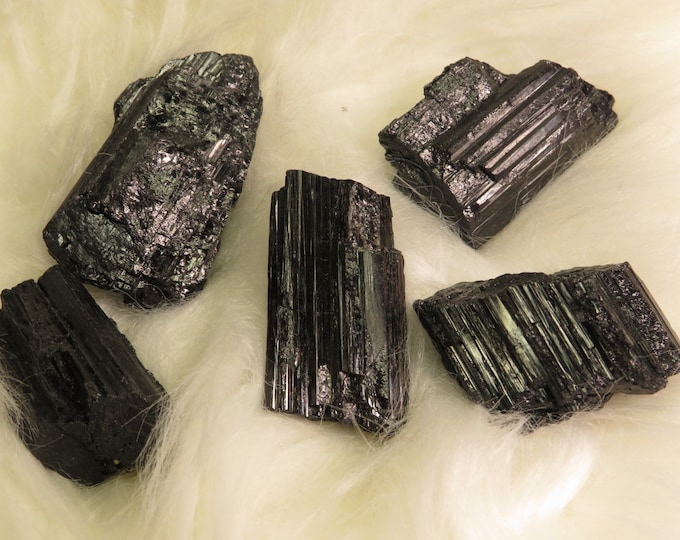 Schwarzer Turmalin Trommelstein roh: