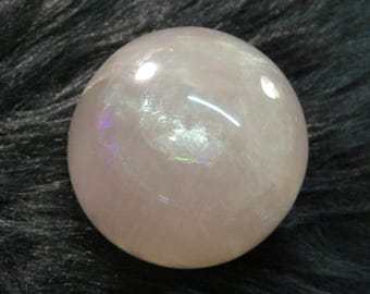 Schimmernde Rosenquarzkugel