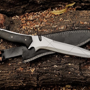 Side view of Jack Krauser's knife from Resident Evil in full length