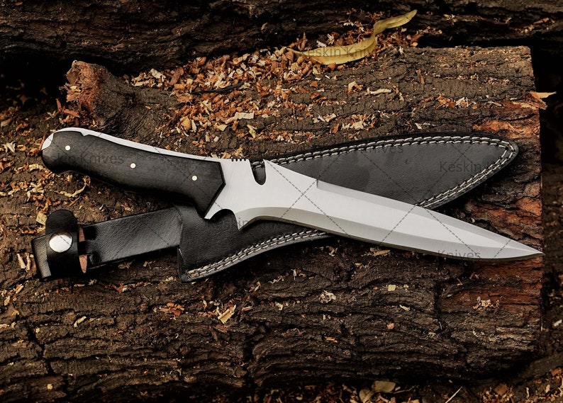 Side view of Jack Krauser's knife from Resident Evil in full length