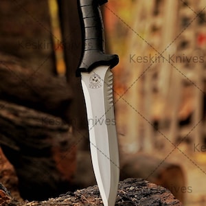 Leon Kennedy cosplay knife from RE4 Remake with display-ready detail.and a logo that says 'STAR'.