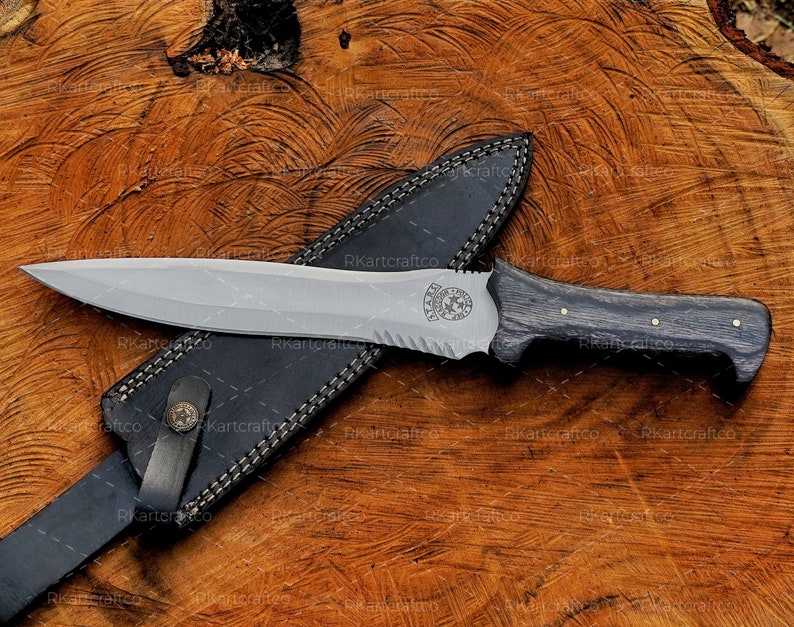 Cosplay-ready Leon Kennedy knife with realistic combat styling