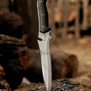 Resident Evil knife collector’s item with sleek black finish
