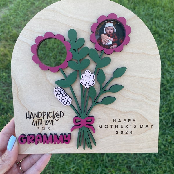 Handpicked with love, small Mother’s Day signs, Mother’s Day gifts, gifts for mom, gifts for grandma, flower sign, mother photo frame