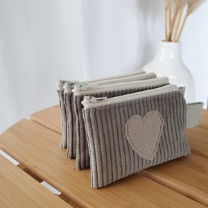Mini Geldbörse Damen grau / Schlüsseltäschchen mit Herz / Tampontäschchen / Tasche für Schlüsselbund / Geschenk unter 10 Euro