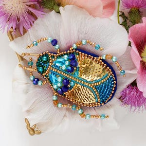 DIY Beaded Brooch Jewellery Making Kit Azurite Turquoise and Gold Bug Beetle Elegant Bead Embroidery Craft Set Unique Brooch Design