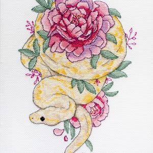 Peut inclure: Un serpent jaune et blanc enroulé autour d'une pivoine rose avec des feuilles vertes et des pétales roses. Le serpent est enroulé autour de la fleur et sa queue est enroulée derrière la fleur.