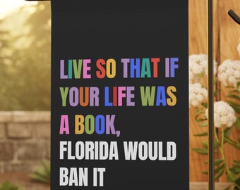 Flaga zakazanych książek, flaga feministyczna, flaga liberalna, flaga aktywistów społecznych, flaga ogrodowa Demokratów, flaga progresywna, podwórko ze znakiem pokoju, antymaga