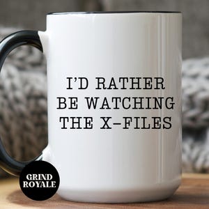 Caneca de café Rather Be Watching The XFiles, caneca Xfiles, caneca de café geek, presentes para geeks, caneca de filme, nostalgia dos anos 90, Scully e Mulder