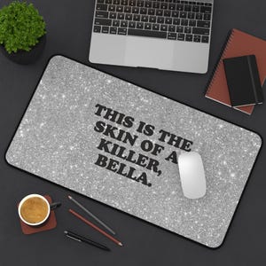 Grand tapis de bureau pour gamer Skin of a Killer Vampire, tapis de souris gamer, joli accessoire de bureau pour ordinateur, jolies fournitures de bureau, décoration de bureau à domicile image 6