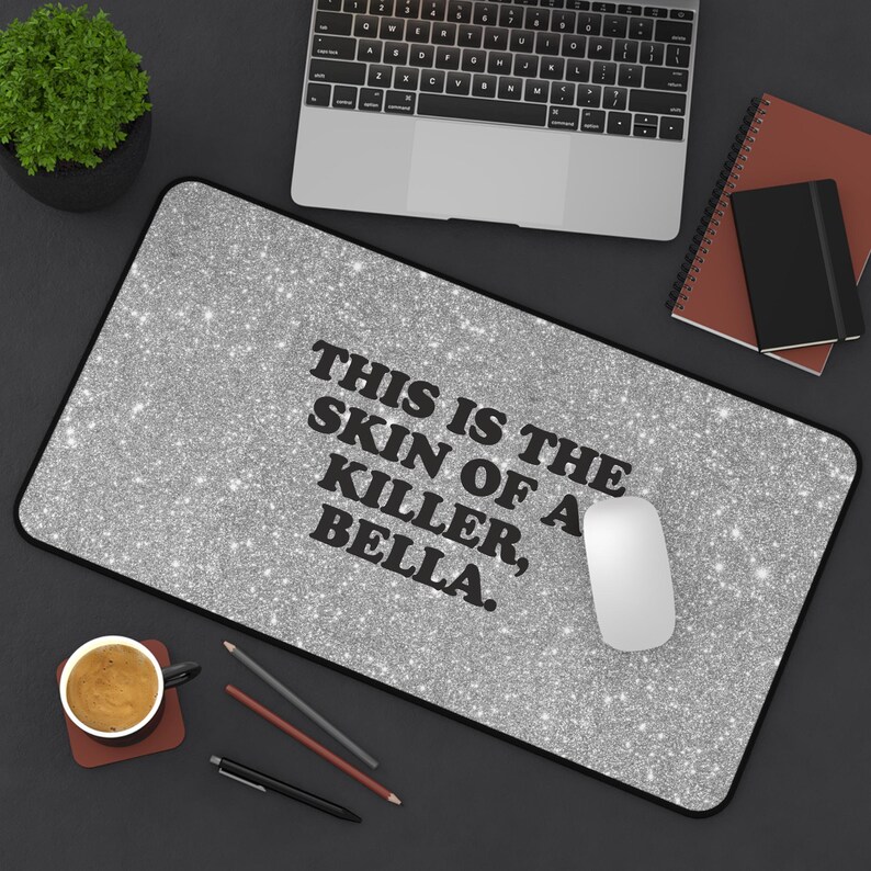Grand tapis de bureau pour gamer Skin of a Killer Vampire, tapis de souris gamer, joli accessoire de bureau pour ordinateur, jolies fournitures de bureau, décoration de bureau à domicile image 6
