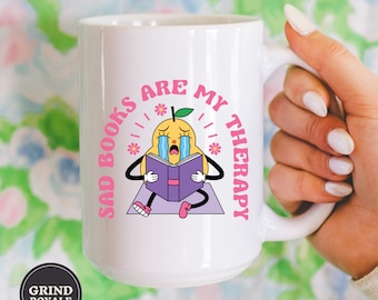 Traurig Bücher Therapie Kaffeetasse, Buch-Liebhaber-Geschenk, Bibliothekar Kaffeetasse, Buch-Liebhaber, Buchklub Geschenke, Lesetasse, Buch Geschenk, Goth Tasse