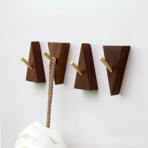 Solid Wood Triangle Wall Hooks Walnut Beech Wall Mounted Coat Hook Entryway Hook for Towel Bedroom Cafe Hat Bag