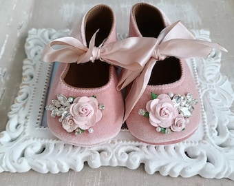 Zapatos bebe niña elegantes pedrería terciopelo con perlas y cristales, recién nacido, bautizo, bautizo, primer cumpleaños andadores oro rosa