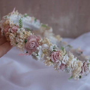 Corona di fiori rosa chiaro e bianco, aureola floreale, sessione fotografica, supporto fotografico, sposa, battesimo, prima comunione, fiori secchi, farfalle