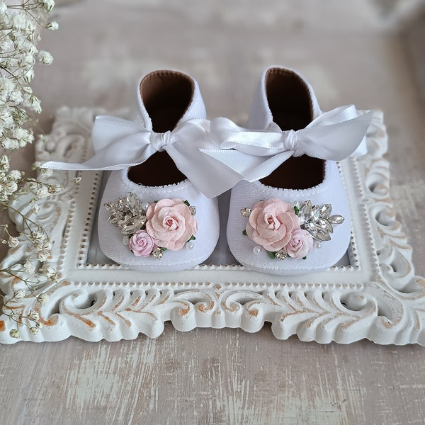 Scarpine eleganti per neonata in velluto con strass, perle e cristalli, girello neonata, battesimo, battesimo, primo compleanno bianco