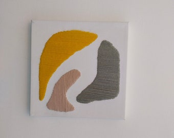 Painting abstract forms spun by hand on white canvas small format, "Gaston"