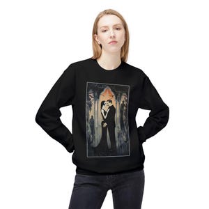 Gomez and Morticia Addams, uniseks middelzware fleece sweater met ronde hals afbeelding 5