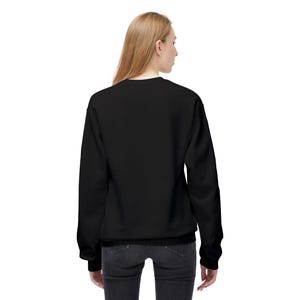 Gomez and Morticia Addams, uniseks middelzware fleece sweater met ronde hals afbeelding 6