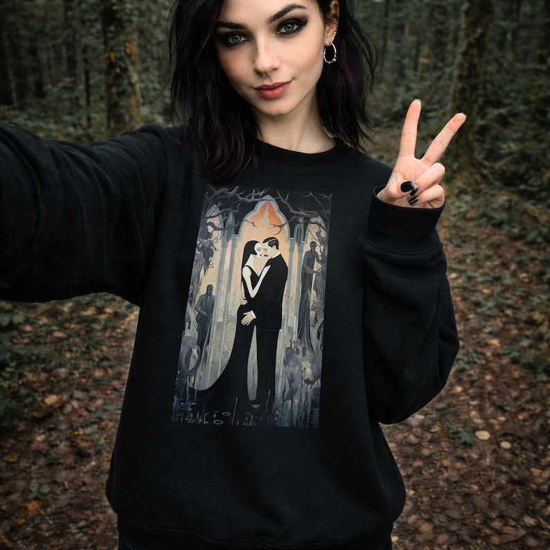 Gomez and Morticia Addams, uniseks middelzware fleece sweater met ronde hals afbeelding 1