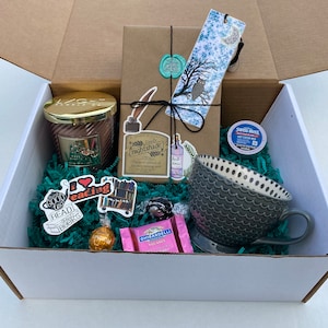 Blind date with a book box, blind date with a book, mystery book box, surprise book box.