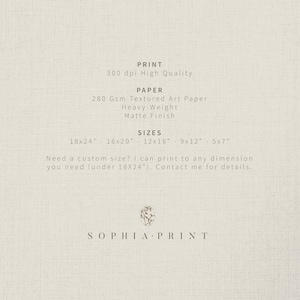 K&ouml;nnte beinhalten: Ein wei&szlig;er, strukturierter Hintergrund mit schwarzem Text, der "PRINT 300 dpi High Quality PAPER 280 Gsm Textured Art Paper Heavy-Weight Matte Finish SIZES 18x24" - 16x20" - 12x16" - 9x12" - 5x7" Ben&ouml;tigen Sie eine benutzerdefinierte Gr&ouml;&szlig;e? Ich kann in jeder Dimension drucken, die Sie ben&ouml;tigen (unter 18X24"). Kontaktieren Sie mich f&uuml;r Details. SOPHIA PRINT" lautet.