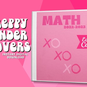 Puede incluir: Una cubierta de carpeta rosa con el texto "MATH 2022-2023" y "Edit in Canva". La cubierta también presenta un diseño XOXO rosa y blanco.