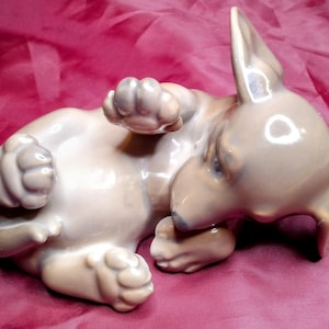 Estatueta Real de Copenhague ~ Filhote de Dachshund por Olaf Mathiesen #1408 ~ Pintor: UT ~ 5&quot;