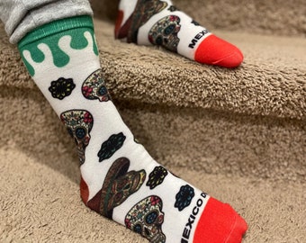 Floowyerion Mens Day of the dead colorful skull Novelty Sports Socks Crazy Funny Crew Tube Socks 