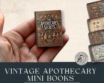 Op de afbeelding: Set van vier miniatuur vintage boeken met gouden accenten en illustraties. De boeken zijn getiteld "The Apothecary's Secrets".