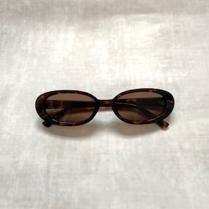 Round Tort / Gafas de sol negras / Retro Rave Oval Vintage Gafas de sol / Gafas clásicas para hombres y mujeres / Unisex Y2K Tortoise Shell imagen 2