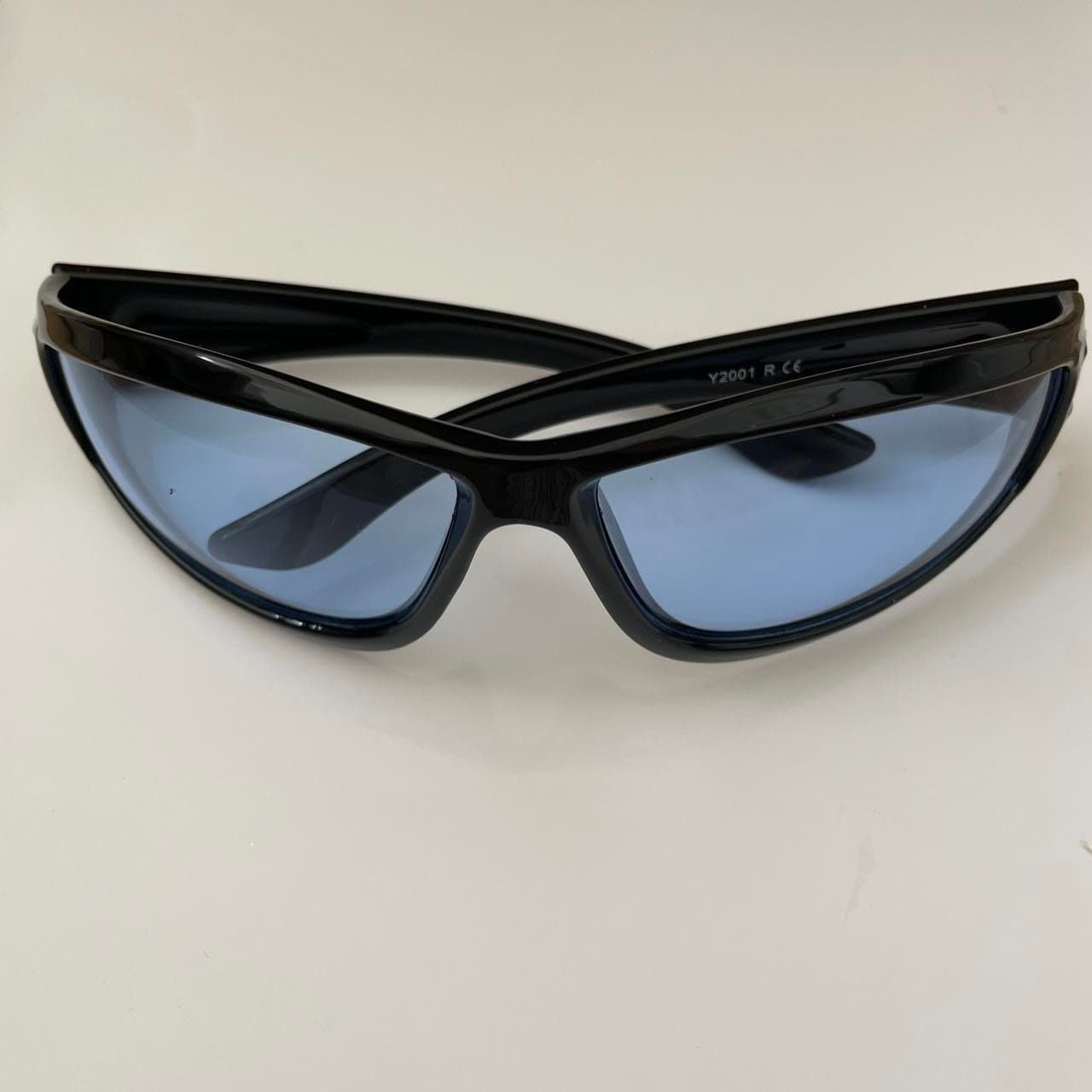 Wrap Around Silver / Mirrored Lens Sunglasses Black Lenses 