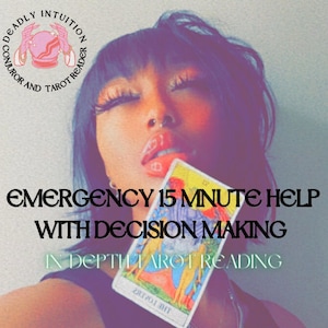 Könnte beinhalten: Bild mit einer Person, die eine Tarotkarte mit dem Text "EMERGENCY 15 MINUTE HELP WITH DECISION MAKING IN DEPTH TAROT READING" hält. Das Bild enthält auch den Text "CONNOR AND TAROT READER" und eine Grafik einer Kristallkugel.