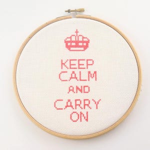 落ち着いて、続けましょう クロスステッチ パターン PDF – モダンなタイポグラフィ刺繍デザイン – 初心者向け – すぐにダウンロード