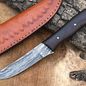 Damascus Steel Skinner Hunting Knife With Wood Handle, FD 84