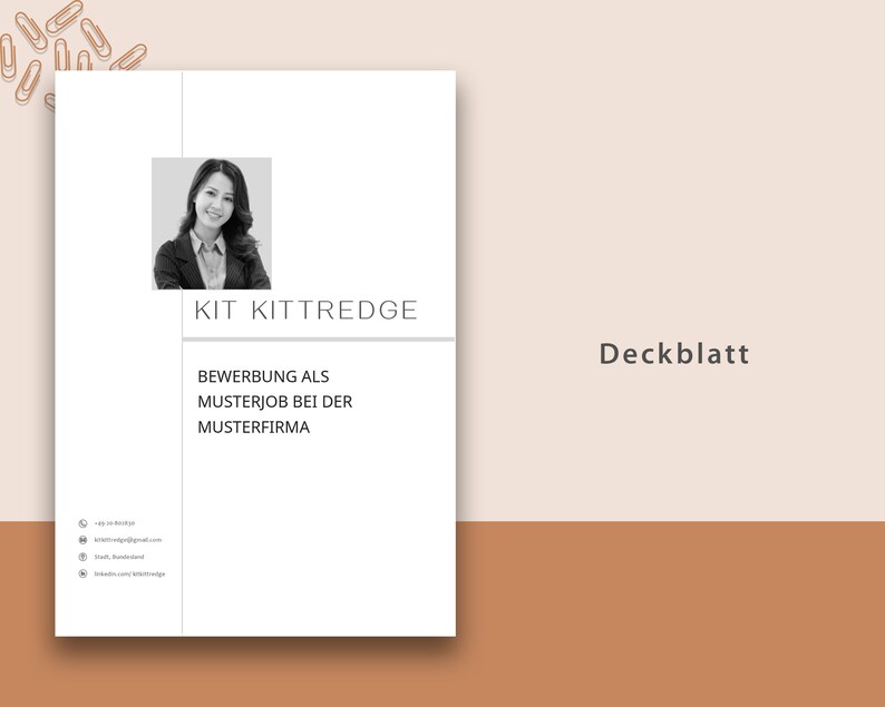 K&ouml;nnte beinhalten: Ein Schwarzwei&szlig;foto einer Frau mit einem professionellen Portr&auml;t. Der Text "KIT KITTREDGE" befindet sich unter dem Foto. Der Text "BEWERBUNG ALS MUSTERJOB BEI DER MUSTERFIRMA" befindet sich unter dem Namen. Der Text "Deckblatt" befindet sich auf der rechten Seite des Bildes.