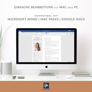 Op de afbeelding: Een computerscherm dat een cv-sjabloon in Microsoft Word weergeeft. Het cv-sjabloon is voor Emily Bennett en bevat een foto van haar. De tekst op het scherm luidt "EINFACHE BEARBEITUNG AUF MAC ODER PC KOMPATIBEL MIT MICROSOFT WORD | MAC PAGES | GOOGLE DOCS". Het scherm staat op een wit bureau met een luidspreker, een horloge en een telefoon.