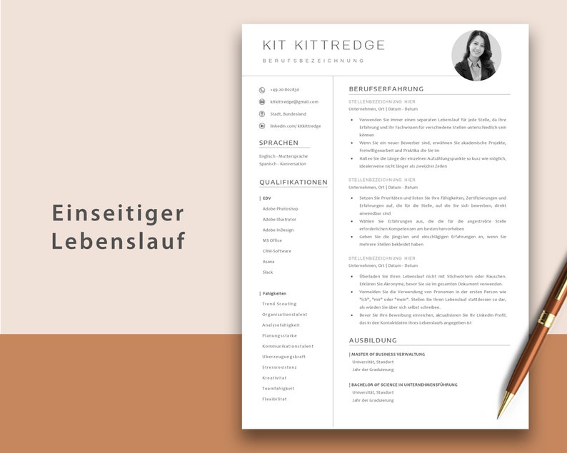 K&ouml;nnte beinhalten: Eine Lebenslaufvorlage mit hellbraunem Hintergrund und wei&szlig;em Text. Der Lebenslauf ist f&uuml;r Kit Kittredge und enth&auml;lt Abschnitte f&uuml;r Kontaktinformationen, Sprachen, Qualifikationen, Berufserfahrung und Ausbildung.