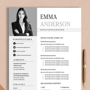 Könnte beinhalten: Eine schwarz-weiße Lebenslaufvorlage mit einem professionellen Porträtfoto einer Frau. Der Lebenslauf enthält Abschnitte für persönliche Informationen, Ausbildung, Berufserfahrung und Qualifikationen. Der Text im Lebenslauf ist in deutscher Sprache.