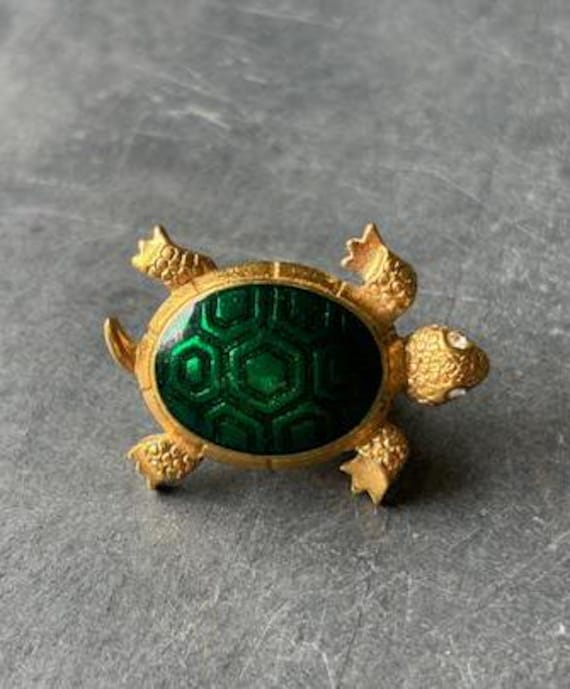 Green Stone Patterned Inlay Turtle Pin Etched Gol… - image 1