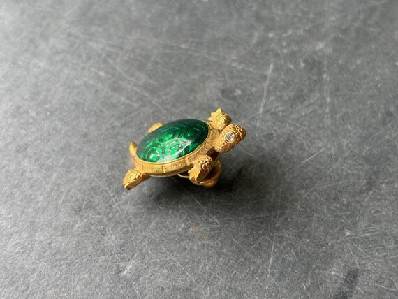 Green Stone Patterned Inlay Turtle Pin Etched Gol… - image 3
