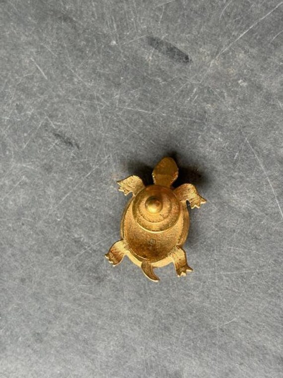 Green Stone Patterned Inlay Turtle Pin Etched Gol… - image 6