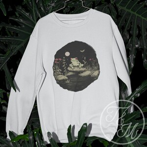 Red Eyed Frog at Night Nature Graphic Design on Unisex Heavy Blend Crewneck Sweatshirt